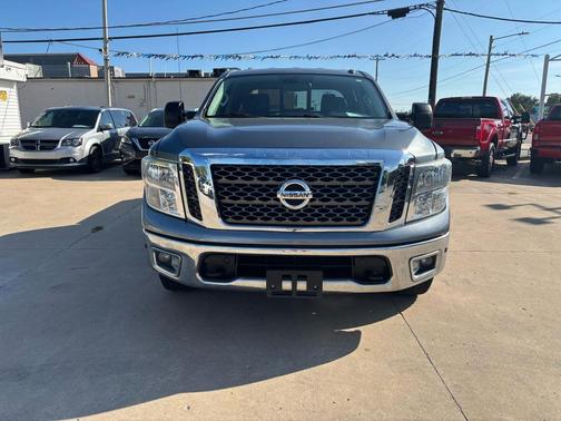 2017 Nissan Titan SV