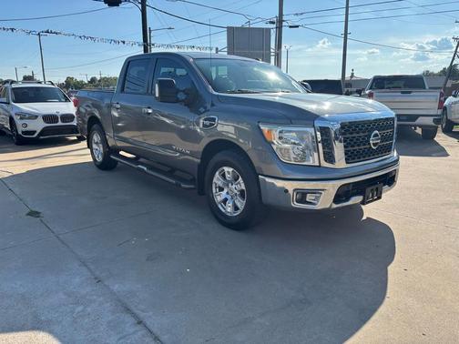 2017 Nissan Titan SV