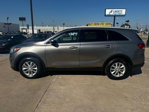 2017 Kia Sorento LX