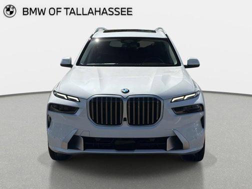 Mineral White Metallic 2026 BMW X7 xDrive40i