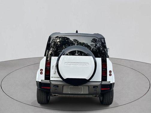 2025 Land Rover Defender 110 P400 X-Dynamic SE