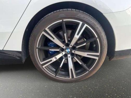 Mineral White Metallic 2025 BMW 530 530i