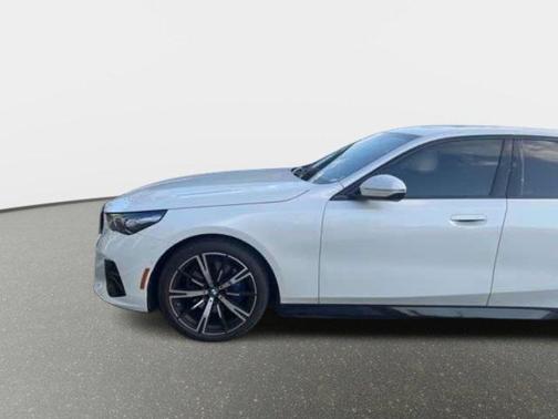 Mineral White Metallic 2025 BMW 530 530i