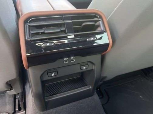 Mineral White Metallic 2025 BMW 530 530i