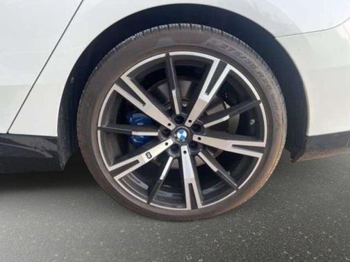 Mineral White Metallic 2025 BMW 530 530i