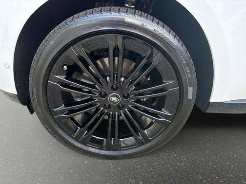 2025 Land Rover Range Rover P400 SE 7 Seat