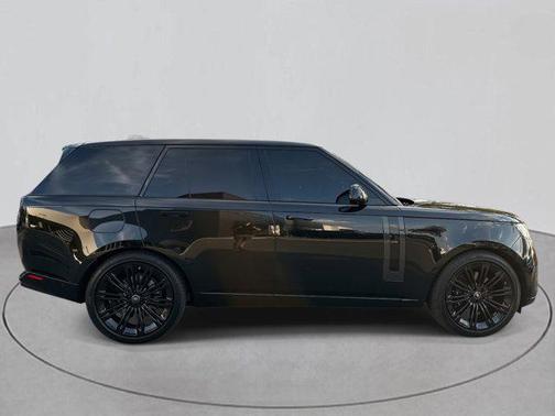 2025 Land Rover Range Rover P530 SE