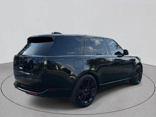 2025 Land Rover Range Rover P530 SE