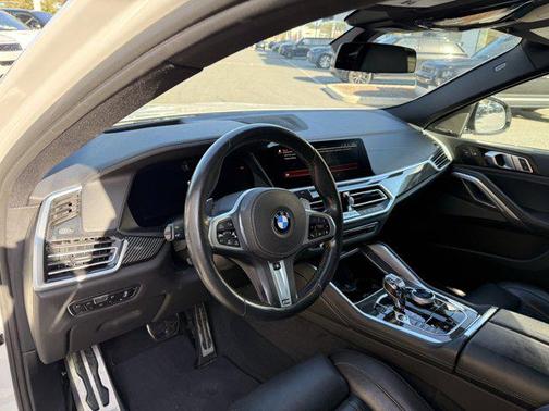 2021 BMW X6 M50i
