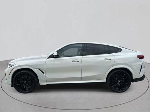 2021 BMW X6 M50i