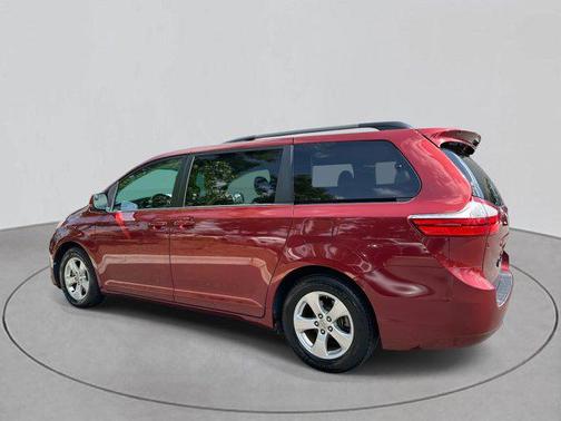 2017 Toyota Sienna LE
