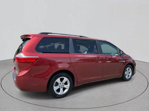 2017 Toyota Sienna LE
