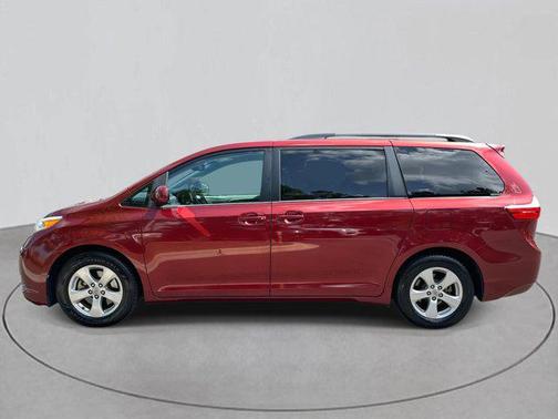2017 Toyota Sienna LE