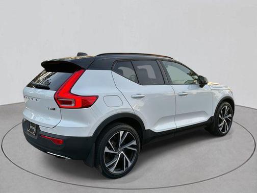 2019 Volvo XC40 T5 R-Design