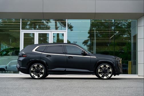 Black Sapphire Metallic 2023 BMW XM Base