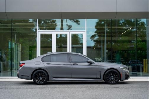Bernina Grey Amber Effect 2021 BMW 740 740i