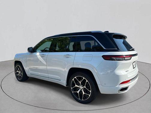 2022 Jeep Grand Cherokee Summit