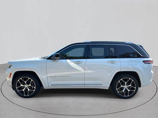 2022 Jeep Grand Cherokee Summit