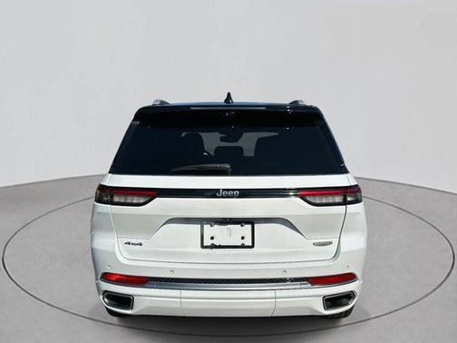 2022 Jeep Grand Cherokee Summit