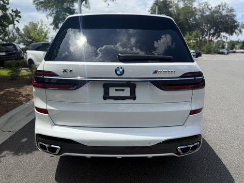 2025 BMW X7 M60i