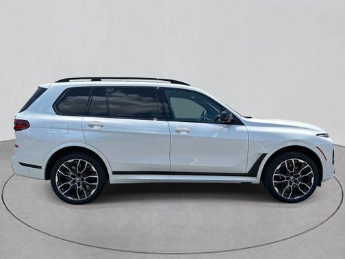 2025 BMW X7 M60i