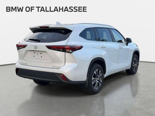 Wind Chill Pearl 2026 Toyota Highlander XLE