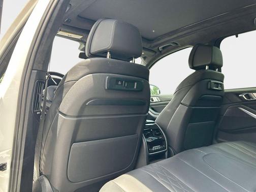 Mineral White Metallic 2022 BMW X5 sDrive40i