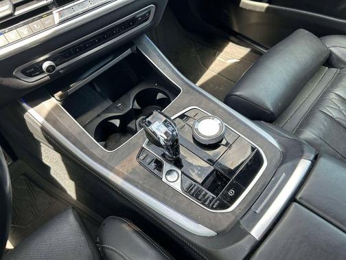 Mineral White Metallic 2022 BMW X5 sDrive40i