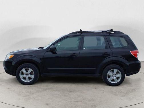 Obsidian Black Pearl 2011 Subaru Forester 2.5 X