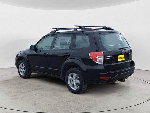 Obsidian Black Pearl 2011 Subaru Forester 2.5 X