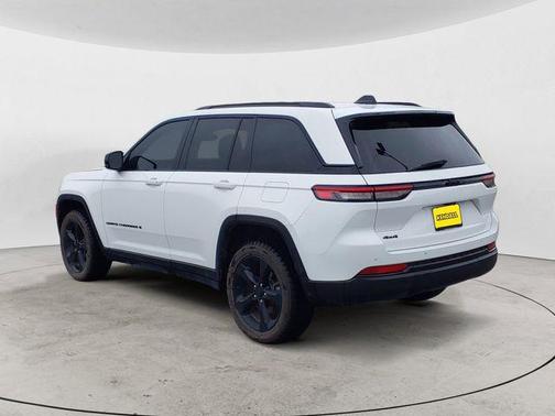 Bright White Clearcoat 2023 Jeep Grand Cherokee Altitude