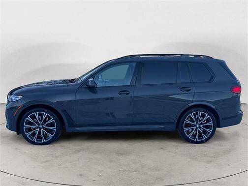 2022 BMW X7 M50i