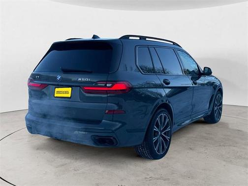 2022 BMW X7 M50i