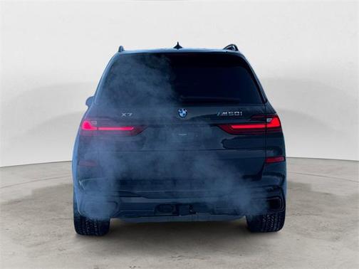 2022 BMW X7 M50i