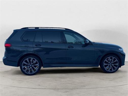 2022 BMW X7 M50i