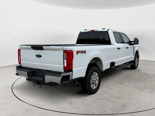 Oxford White 2023 Ford F-350 XLT