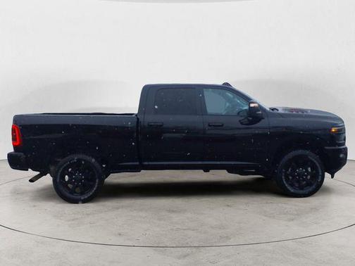 Diamond Black Crystal Pearlcoat 2025 RAM 3500 Laramie Crew Cab 4x4 6'4' Box