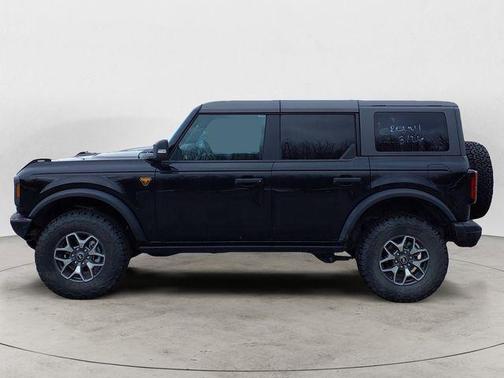 Shadow Black 2024 Ford Bronco Badlands
