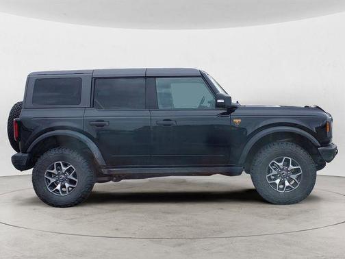 Shadow Black 2024 Ford Bronco Badlands