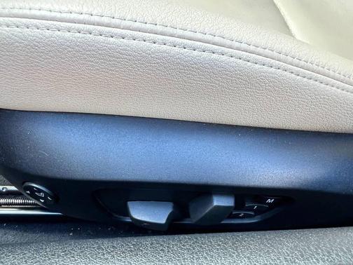 Red 2015 BMW Z4 sDrive28i