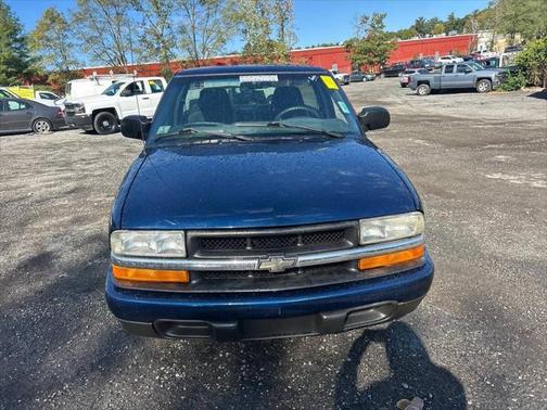 2003 Chevrolet S-10 Base