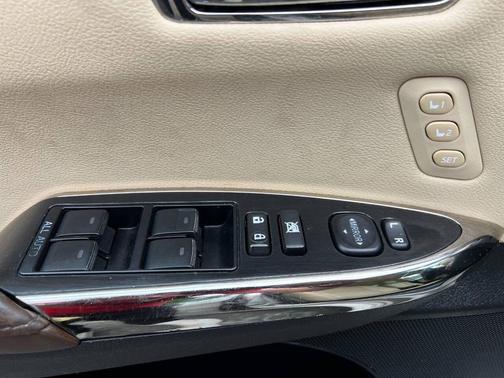 Beige 2016 Toyota Avalon Limited
