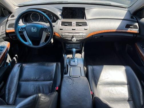 Silver 2011 Honda Accord SE