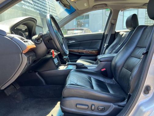 Silver 2011 Honda Accord SE