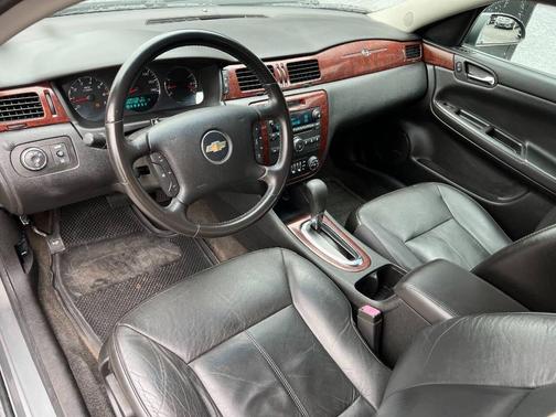 Gray 2009 Chevrolet Impala LT