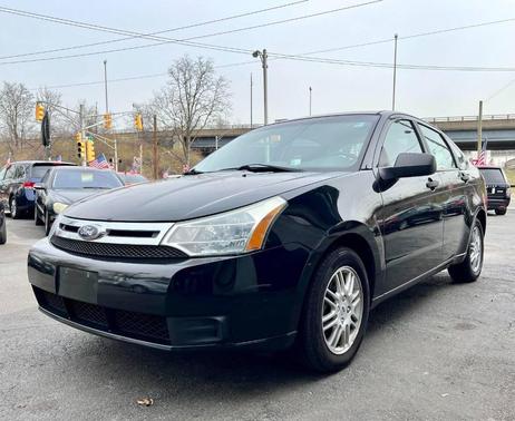 Black 2011 Ford Focus SE