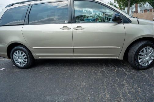 2005 Toyota Sienna LE