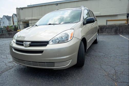 2005 Toyota Sienna LE