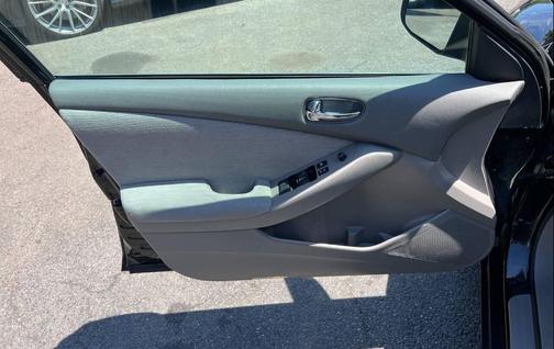 Black 2010 Nissan Altima 2.5 S