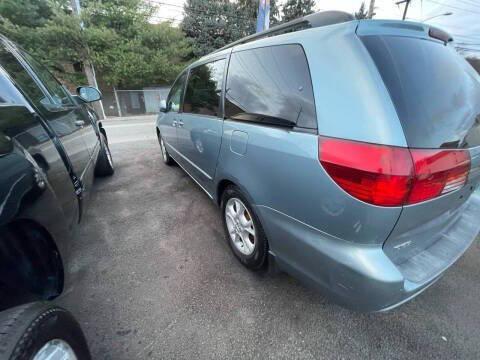 2005 Toyota Sienna XLE